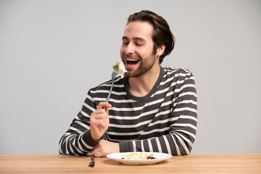 אדם עם הפרעת אכילה מנסה לאכול בריא